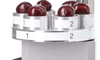 Bis zu sechs Früchte finden auf dem Rotationstisch Platz. Der Bedienereinfluss während der Messung wird auf ein Minimum reduziert. Bilder: Bareiss