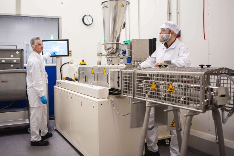 Der Food-Extruder von Coperion bietet hohe Flexibilität für umfangreiche Produktversuche, z. B. mit Fleischersatz (Bild: Foodwest).