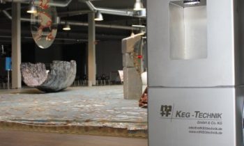 Die Wiederbefüllung der automatischen Desinfektionsgeräte erfolgt einfach mit Kegs (Bild: m+F KEG-Technik).
