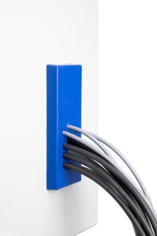 Die Kabeldurchführung im Hygienedesign bietet Platz für viele Leitungen mit Durchmessern von 3,2 bis 20,5 mm (Bild: icotek).