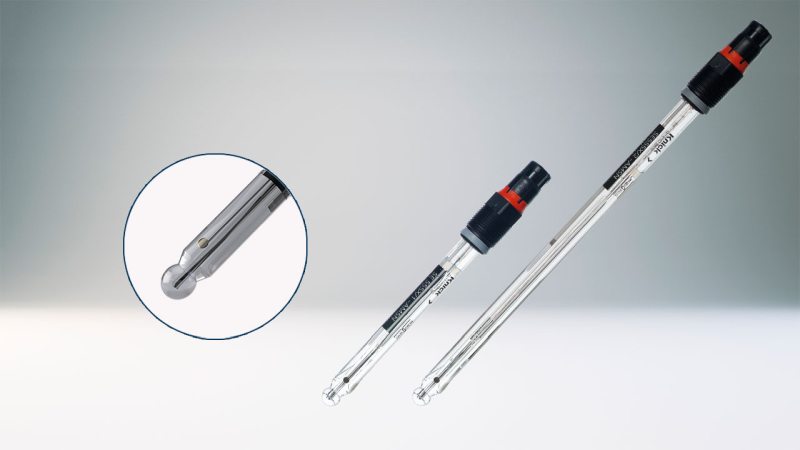 Zwei Bauformen des Sensors mit eingebetteter Platinronde für die kombinierte Messung von pH-Wert und Redoxpotenzial (Bild: Knick).