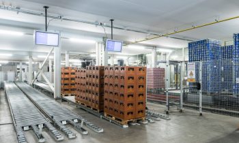 Automatisierte Getränkelagerbündeln die Logistik an zentralen Orten und verringern Einzelstandorte (Bild: Westfalia).