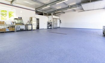 Der neue Fußboden für den Lagerraum war schnell verlegt und einsatzbereit (Bild: Silikal).