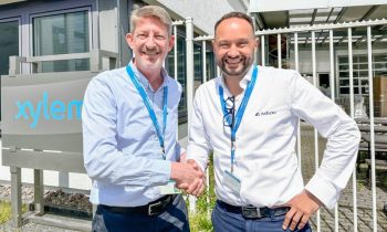 Marc Wesseler (li.), Director Field Sales Xylem Deutschland, und Georg Niebch, Geschäftsführer Axflow GmbH, freuen sich auf die Zusammenarbeit (Bild: Axflow).