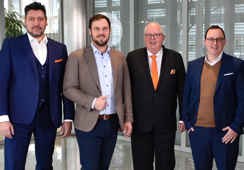 CEO F&P Harald Suchanka sowie die 4. und 5. Generation (Bild: Handtmann).