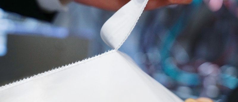 Das neue Modul kann das ungestrichene Papier von Koehler Paper ohne Siegelschicht zu Beuteln verarbeiten (Bild: HDG-Verpackungsmaschinen).
