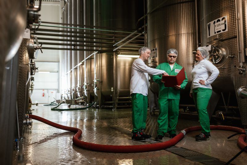 Die kurzen Wege zu den Erzeugern dienen der Nachhaltigkeit und der Qualität der Fruchtsäfte (Bild: Austria Juice).