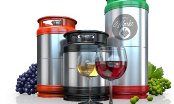 Mehrweg-Kegs sind auch für die Weinvermarktung geeignete Gebinde. Die verschiedenen Kennzeichnungsmöglichkeiten verbessern die Markensichtbarkeit (Bild: Schäfer Werke).