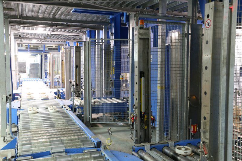 Insgesamt verfügt die NÖM über drei große Palettieranlagen, zwei davon wurden aktuell gemeinsam mit Pilz umgebaut und auf den aktuellen Stand der Sicherheitstechnik gebracht (Bild: NÖM/Pilz).
