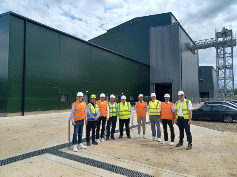 Das Kernteam der beteiligten Projektpartnerfirmen am Tag der Anlagenfertigstellung (Bild: Schule Mühlenbau).