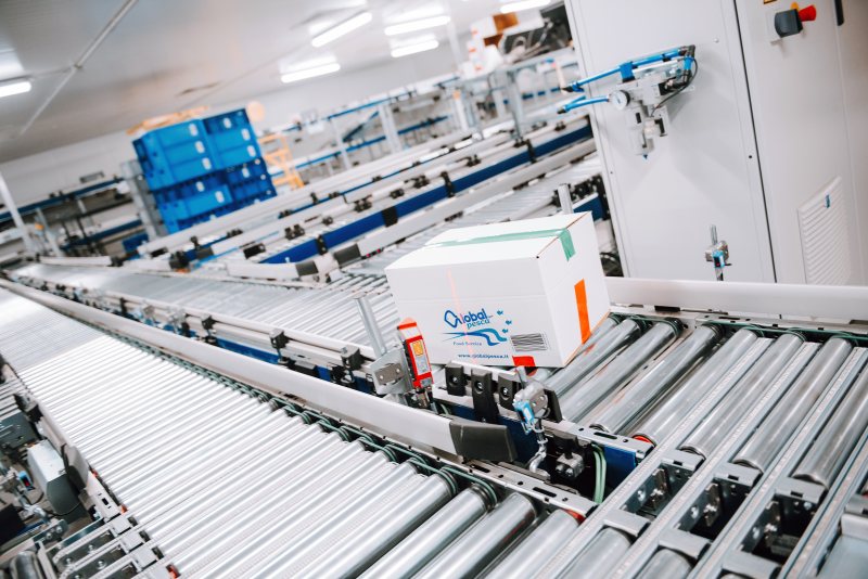 Die Automatisierung eines neuen Tiefkühllagers optimiert die Abläufe und die Bedingungen für das Personal (Bild: Dematic).