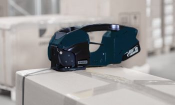 Das neue Handumreifungsgerät ist ergonomisch, leicht und intuitiv bedienbar (Bild: Antalis).