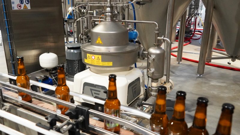 Der Tellerseparator sorgt für die finale Klärung der Biere (Bild: Flottweg).