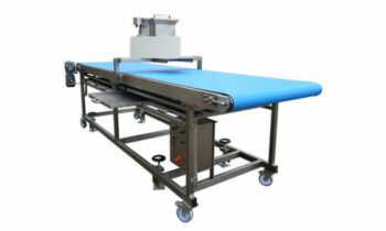 Anwender erhalten komplette Förderanlagen, die montiert, installiert und bis zum Anlauf der Produktion sowie danach auch mit Wartungs- und Serviceleistungen begleitet werden (Bild: Minitec).