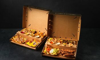 Die neue Verpackung von Smurfit Westrock gestaltet den Lieferalltag effizienter und sichert die Qualität der Poutines (Bild: Frittenwerk).