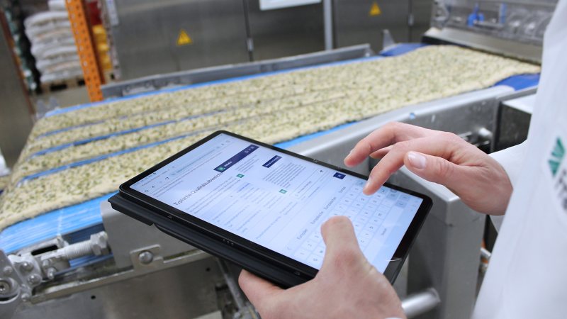 Das Wissensmanagementsystem ermöglicht eine bedarfsgerechte Wissensbereitstellung und -erfassung für handwerklich geprägte Lebensmittelhersteller (Foto: Fraunhofer IVV).