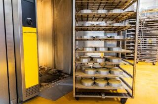 Die hygienischen Fußböden entsprechen allen Sicherheits- und Hygienevorschriften der Lebensmittelindustrie (Bild: Seitz+Kerler).