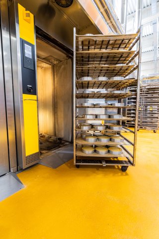 Die hygienischen Fußböden entsprechen allen Sicherheits- und Hygienevorschriften der Lebensmittelindustrie (Bild: Seitz+Kerler).