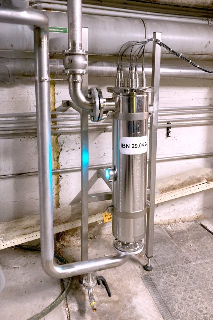 Durchlaufreaktor zur UVC-Entkeimung für die Sicherstellung der Spülwasserqualität (Bild: Sterilair).
