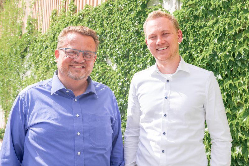 Zwei Generationen in der Geschäftsführung: Thomas (li.) und Ferdinand Schmidmeier (Bild: Schmidmeier).