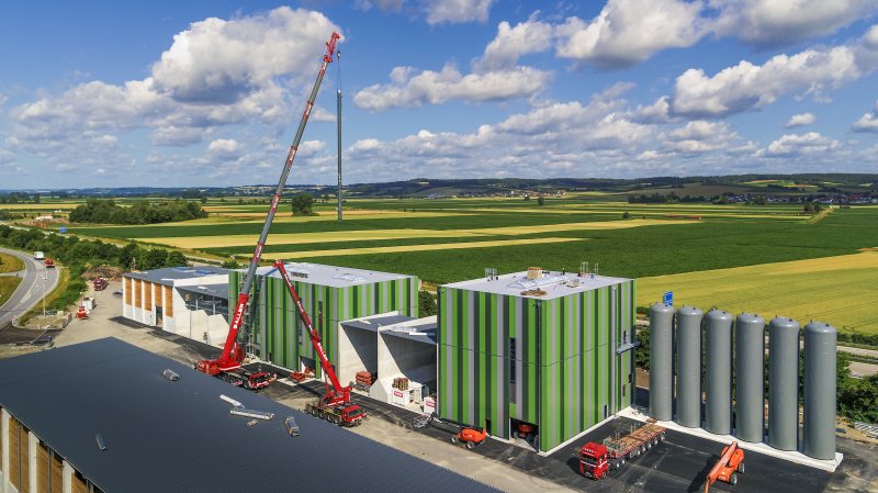 CO2-neutrale Energieversorgung ist wirtschaftlicher als Feuerung mit Gas. Auch BMW wird beispielsweise zukünftig mit Biomasse versorgt (Bild: Schmidmeier).