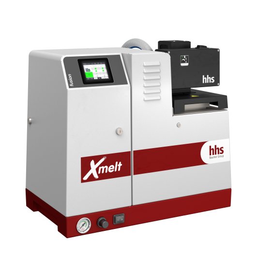 Eine Granulatförderung versorgt Heißleimanwendungen kontinuierlich für höchstmögliche Leistung (Bild: Baumer hhs). 