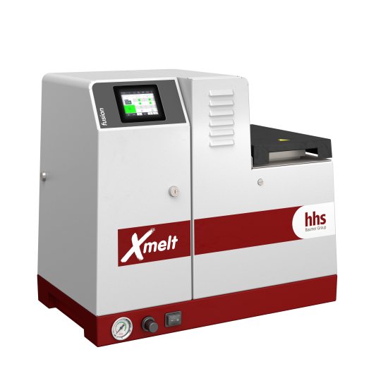 Mit seiner hohen Schmelzleistung von bis zu 14 kg Hotmelt-Klebstoff pro Stunde deckt die Basisversion bereits 90 Prozent der Anwendungen ab (Bild: Baumer hhs).