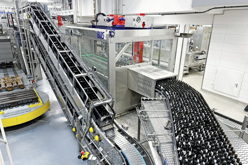 Die Anlage bietet die notwendige Flexibilität für elf verschiedene Flaschentypen (Bild: EOL Packaging Experts).