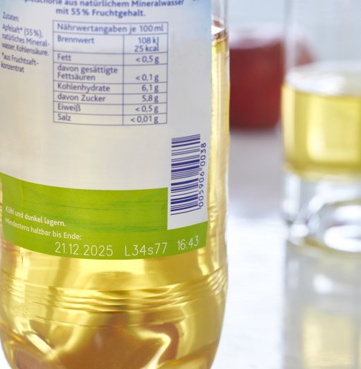 Die Lasercodierung meistert Geschwindigkeiten bis zu 90.000 Flaschen pro Stunde (Bild: Domino Deutschland).