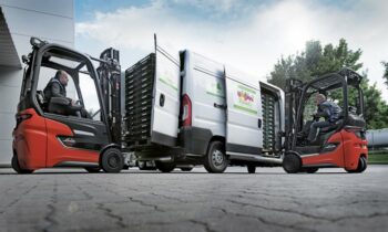 Dank integrierter Lithium-Ionen-Batterie sind die neuen Elektro-Gegengewichtsstapler sehr kompakt (Bild: Linde MH).