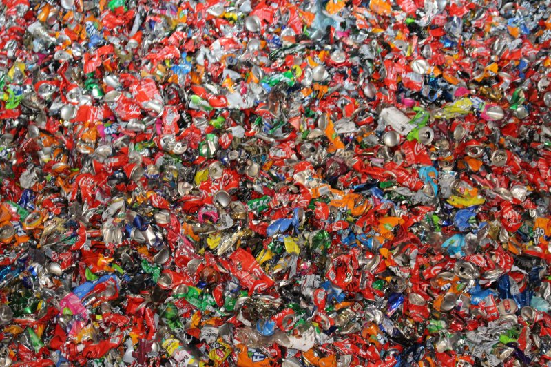 Die Dosen gelangen je nach Materialart in die Entwässerer »Liquidrainer«, die speziell für Zählzentren konzipiert wurden (Bild: Strautmann).