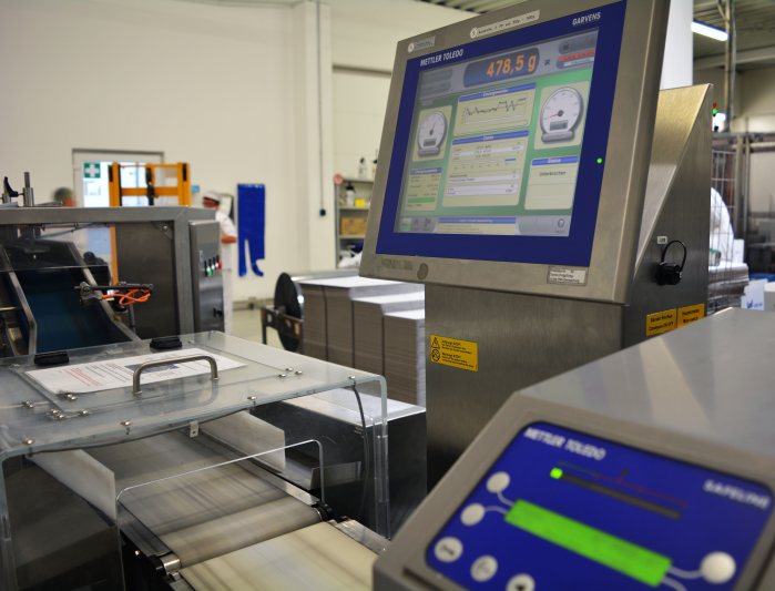 Das System vereint Kontrollwaagen und Metallsuchtechnik in einer kompakten Einheit (Bild: Mettler-Toledo).