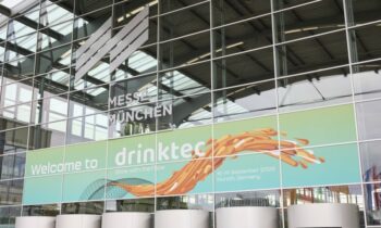Das Bild zeigt den Eingangsbereich der Messe drinktec (Bild: Yontex).