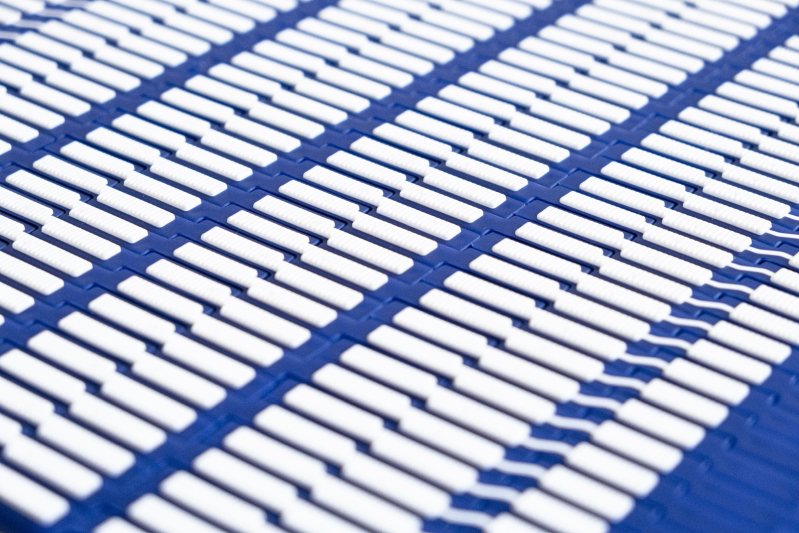 Modulband »Micropitch« mit gummierter Oberfläche (Bild: Habasit).