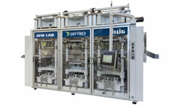 Die Labormaschine für Formteile aus Zellulosematerial läuft seit März erfolgreich im Technologiezentrum (Bild: Illig).