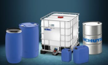 Auf der Fachpack 2025 wurden zahlreiche Lösungen aus den Bereichen IBC, Kunststoff- und Stahlfässer sowie Kunststoffkanister präsentiert (Bild: Schütz).