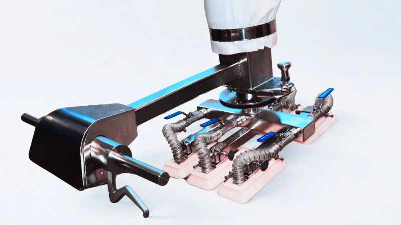 Die Edelstahlvariante des Schlauchhebers wurde für Branchen mit erhöhten Hygieneanforderungen entwickelt (Bild: Aero-Lift).
