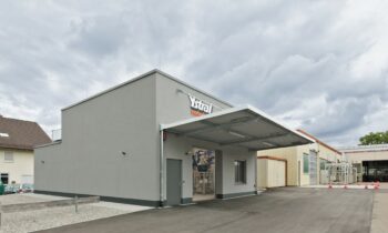 Das neue Versuchszentrum wurde auf rund 150 m² in kompakter Würfelbauweise erstellt und kann um ein weiteres Versuchsgebäude erweitert werden (Bild: Tobias Heink/ystral).