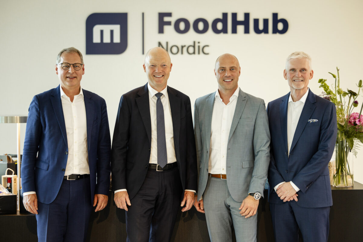Eröffnung FoodHub Nordic (v. l.): Martin Petersen (Managing Director Multivac Dänemark), Jens Ejner Christensen (Bürgermeister Vejle), Dr. Tobias Richter (Geschäftsführender Direktor Multivac Group) und Peder Reijmers (Executive Vice President Subsidiary Operations Multivac; Bild: Multivac).