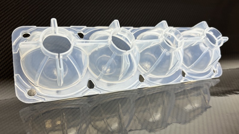 Platinvernetzte Silikonformteile sind transparent, geruchs- und geschmacklos sowie chemisch äußerst stabil (Bild: Kremer).