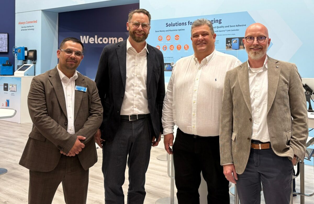 Seit dem 1. Mai 2026 ist die meltech GmbH autorisierter Vertriebspartner von Nordson Packaging im deutschsprachigen Raum: v. l.: Aleksandar Marinkovic, Eike Hagemann, Michael Lazin, Daniel von Bargen (Bild: Nordson).