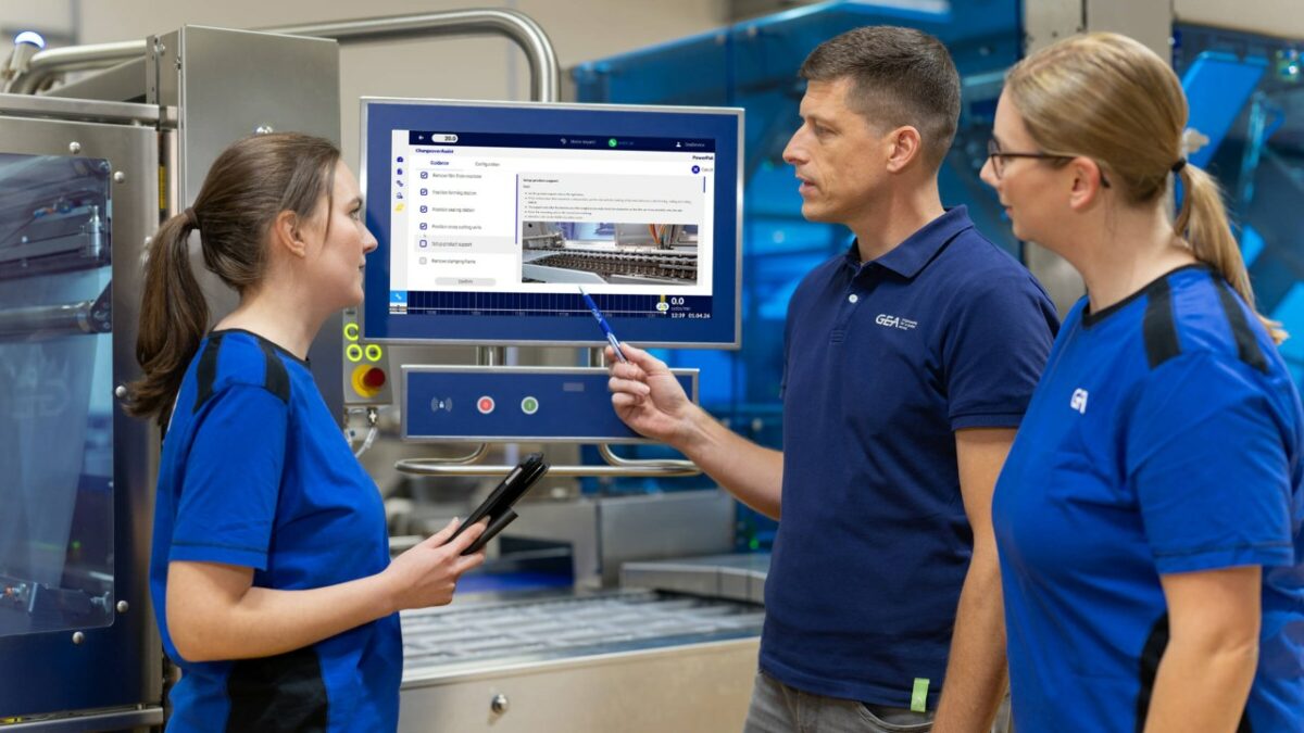 Der digitale Assistent führt das Bedienpersonal schrittweise durch Produkt- und Rezeptwechsel (Bild: GEA).