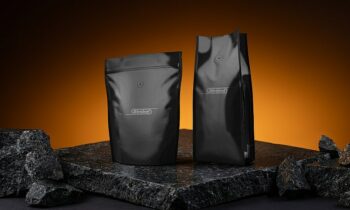 Der Aromaschutzbeutel kombiniert recyclingfähiges Monomaterial mit Blickdichtigkeit und erhöhtem UV-Schutz (Bild: Ströbel).