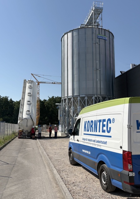 Die neue Siloanlage bietet Platz für 3000 t Bio-Sojabohnen (Bild: Korntec).
