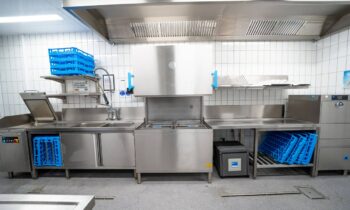 Spültechnik und Speisereste-Management unterstützen die Abläufe auch bei über 500 Essen pro Tag (Bild: Meiko).