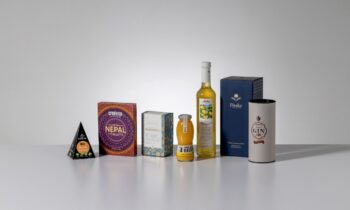 Das Unternehmen bietet eine große Bandbreite faserbasierter Verpackungen für die Getränke- und Lebensmittelindustrie (Bild: Schwarzach Packaging).