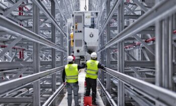Bei einem Snackhersteller konnte die Lagerkapazität über mehrere Modernisierungsprojekte hinweg innerhalb von 22 Jahren um rund 300 % erhöht werden (Bild: Swisslog).