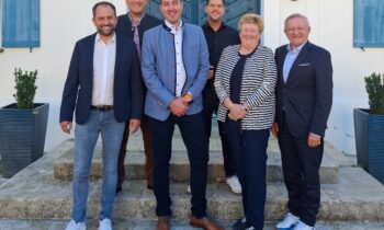 Im Präsidium wurden bestätigt (v.l.): Jörg Pott, Elmar Bentele, Martin Schimpf, Jens Geimer, Sabine Wiethaler-Dorn, gemeinsam mit Geschäftsführer Roland Demleitner (Bild: Private Brauereien Deutschland).